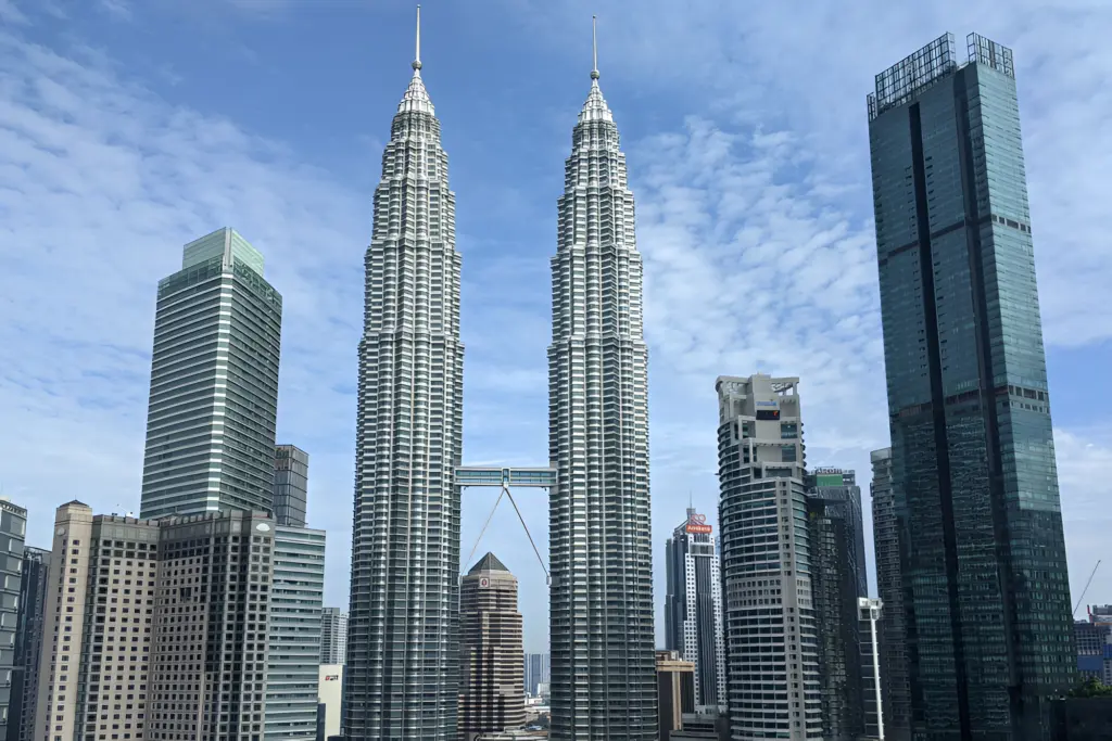 Orang Indonesia Beli Properti di Malaysia